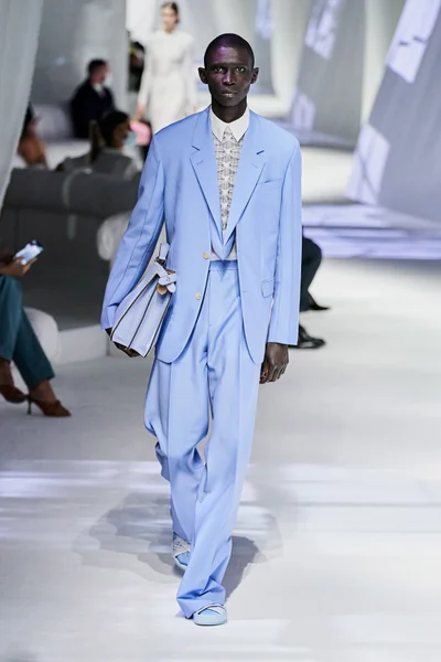Look 50